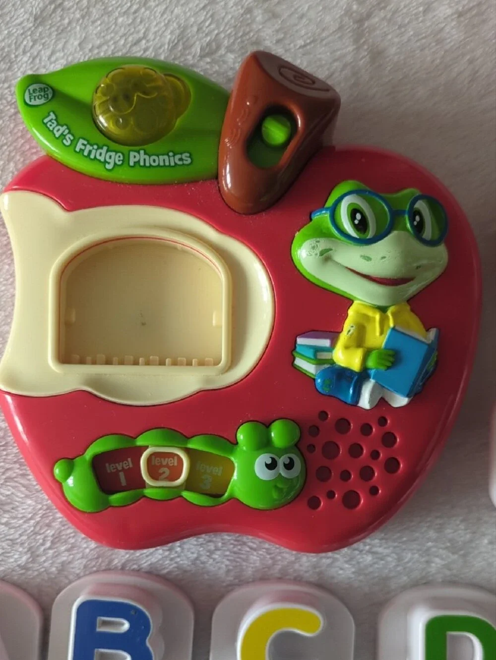 LeapFrog Tad's Fridge Phonics Alphabet Learning Toy (Red/Green)